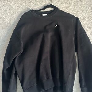 Black nike crewneck